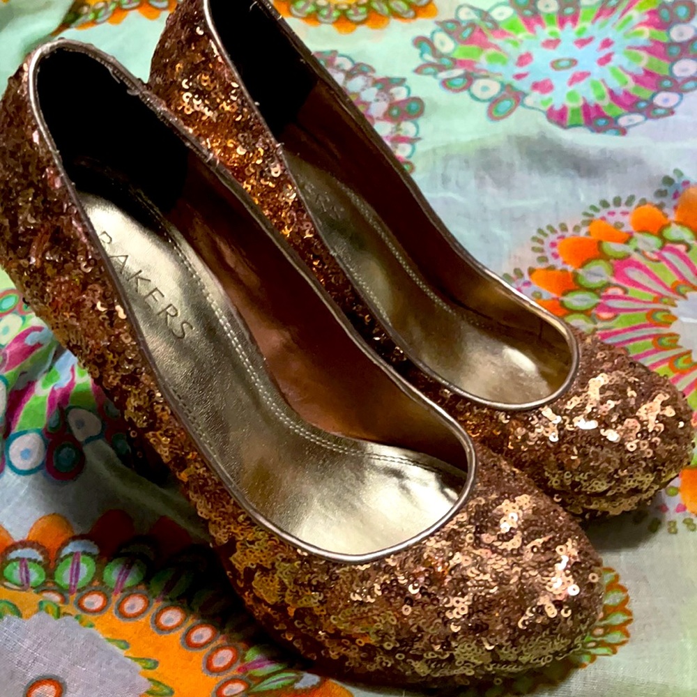 Bakers gold sequin shoes size 7.5